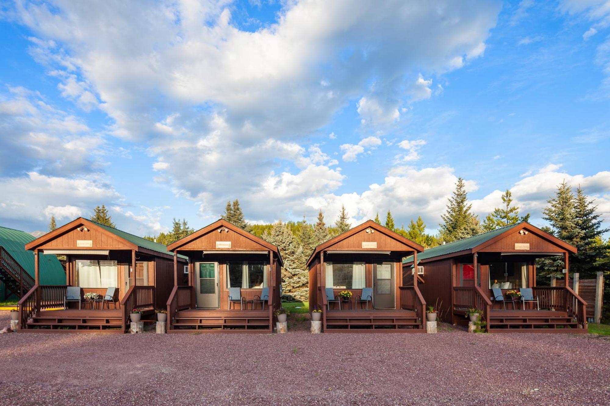 Sky Eco - Glacier General Store And Cabins Coram Exteriér fotografie